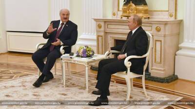 Лукашенко и Путин обменялись мнениями о ситуации с беженцами на границе Беларуси с Польшей и Литвой