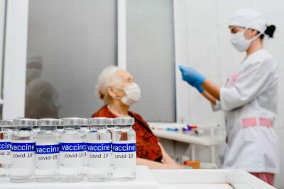 В Петербурге ввели принудительную вакцинацию, но не для всех