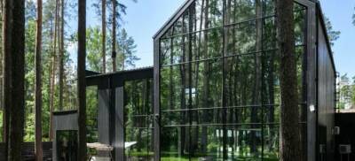 В Новосибирске продают дом из стекла, металла и дерева за 85 млн рублей