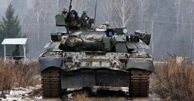 РФ скрытно в ночное время перебросила танки в приграничную с Украиной область, — Bloomberg