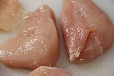 В Омске ветеринарная лаборатория нашла антибиотики в мясе цыпленка-бройлера