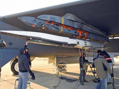 Глава ВВС США заявил о гонке вооружений с Китаем в сфере гиперзвукового оружия