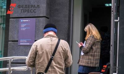 Россияне получат по 8400 рублей на карты от соцстраха