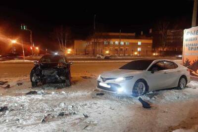 36-летний водитель KIA Rio разбил голову в тройном ДТП в Новосибирске