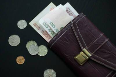 Неизвестный украл из квартиры 93-летней петербурженки три тысячи рублей