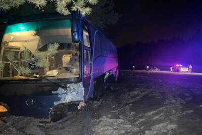 Человек погиб в столкновении Митсубиси и автобуса, двигавшегося из Кургана в Екатеринбург