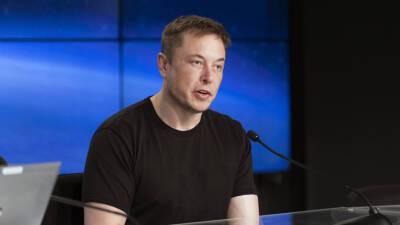 Илон Маск предупредил сотрудников SpaceX о риске банкротства