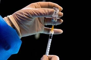 Крупный ученый рассказал, как заставить антиваксеров сделать прививку