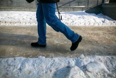 Курган превратился в каток: улицы и тротуары покрылись ледяной коркой