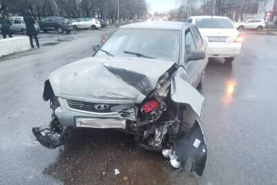 В Котовске столкнулись три автомобиля: пострадал один из водителей