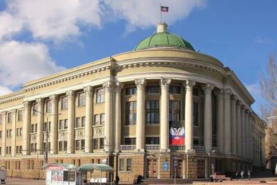 Главная библиотека ДНР празднует 95-летие