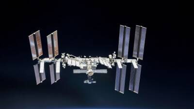 НАСА отложило работу астронавтов в открытом космосе из-за космического мусора
