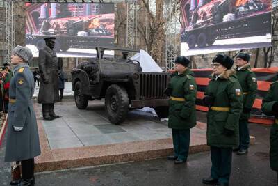 В Екатеринбурге открыли еще один памятник маршалу Жукову