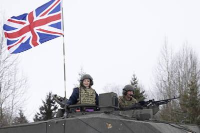 Военный эксперт не увидел угрозы в главе МИД Британии на танке у границ России