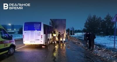 В Татарстане возбудили уголовное дело после ДТП вахтового автобуса с фурой