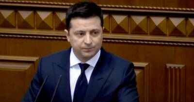 Зеленский вносит в Раду законопроект об "экономическом паспорте украинца"