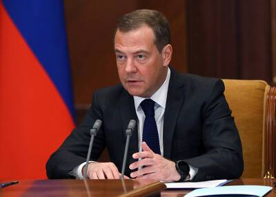 Медведев: COVID-19 вскрыл неустойчивость принципов глобализации