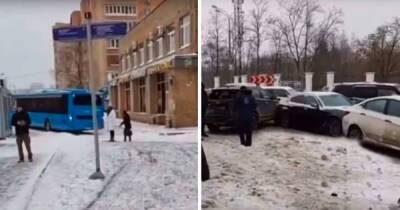 Шесть машин и автобус столкнулись в Москве