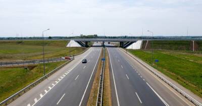 Зеленский пообещал построить 15 тыс. км дорог за два года