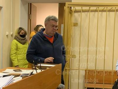 Заслуженный тренер-безмасочник снова не пришел на заседание суда в Петербурге. Болеет