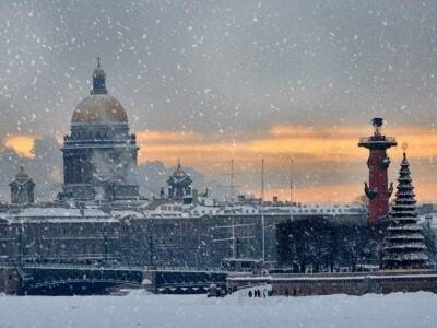 Петербург «утонул» в снегу на фоне обещаний Смольного очистить центр