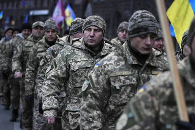 "Опасный авантюризм": Песков о стягивании Киевом военных в Донбассе