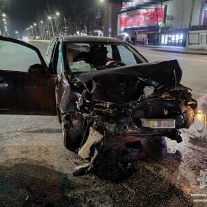 В Запорожье на перекрестке столкнулись два автомобиля. Фото