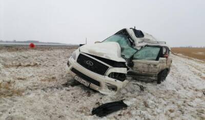 Тюменец на Инфинити погиб на трассе Тюмень - Омск после столкновения с грузовиком