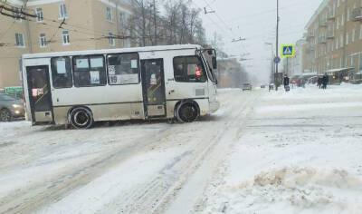Стало известно, начнут ли нормально убирать Петрозаводск от снега, и что будет, если этого не случится