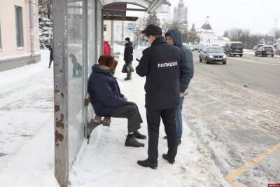 На псковской остановке на площади Ленина скончался мужчина