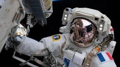Астронавтам запретили выходить в открытый космос из-за мусора
