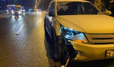 В Тюмени на улице Ямской внедорожник насмерть сбил пешехода