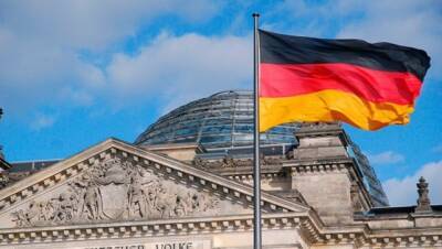 Будущую главу МИД Германии призвали не становиться приспешницей ястребов из США
