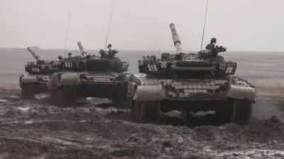 Танковые экипажи отработали в Воронежской области навыки «холодных выстрелов»