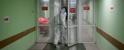 Петербургских медиков «добровольно-принудительно» увольняют из «красных зон»