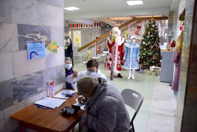 В Сочи открыли новогодние пункты вакцинации от ковида
