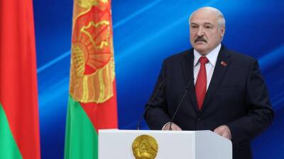 Лукашенко заявил о просьбе украинских военных России спасти Крым в 2014 году