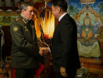 Глава российского генштаба стал кавалером ордена Боевого красного знамени Монголии