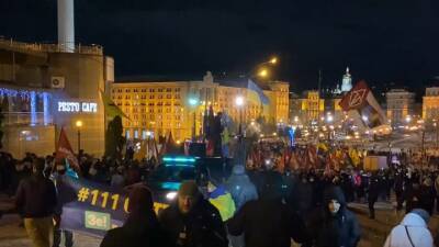 Недовольные политикой Зеленского устроили шествие в центре Киева