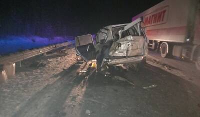 Погиб водитель и пострадал пассажир в массовом ДТП на трассе Тюмень — ХМАО