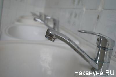 В Челябинске из-за аварии на водопроводе отключено водоснабжение 17 зданий