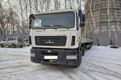 Пьяный охранник угнал грузовик, чтобы съездить к девушке в Екатеринбург