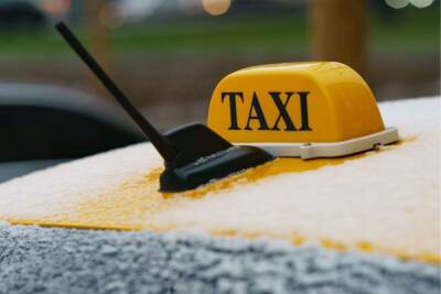 Спрос на таксистов в Петербурге вырос на 125 % за первую неделю декабря