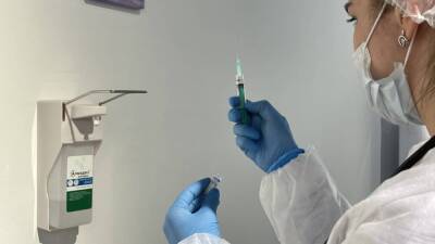 Вакцинация подростков начнется в России до конца 2021 года