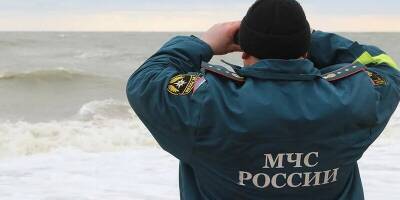 На Сахалине спасатели ищут двух пропавших в море рыбаков