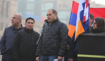 «Освободительное движение» нагрянуло в МИД Армении: требуют встречи с министром