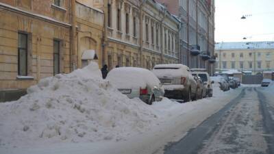 Таяние снега в Петербурге приведет к увеличению травматизма из-за неубранных улиц