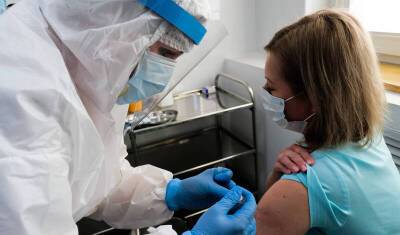 Омбудсмен заявил о возросшем числе жалоб на принуждение к вакцинации