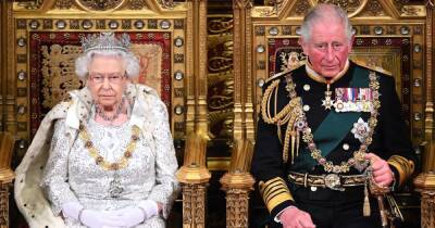 Елизавета II начала процесс передачи власти принцу Чарльзу, – королевский историк