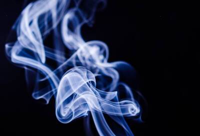 Несовершеннолетняя студентка из Луги скончалась после курения электронной сигареты